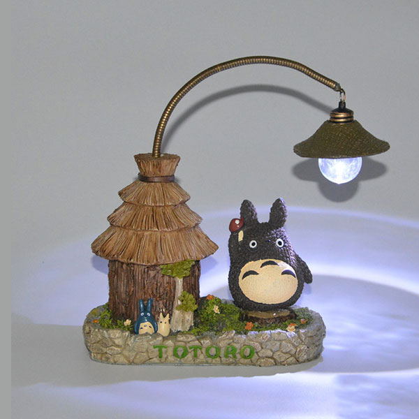 Figura-Totoro-con-luz-encendida